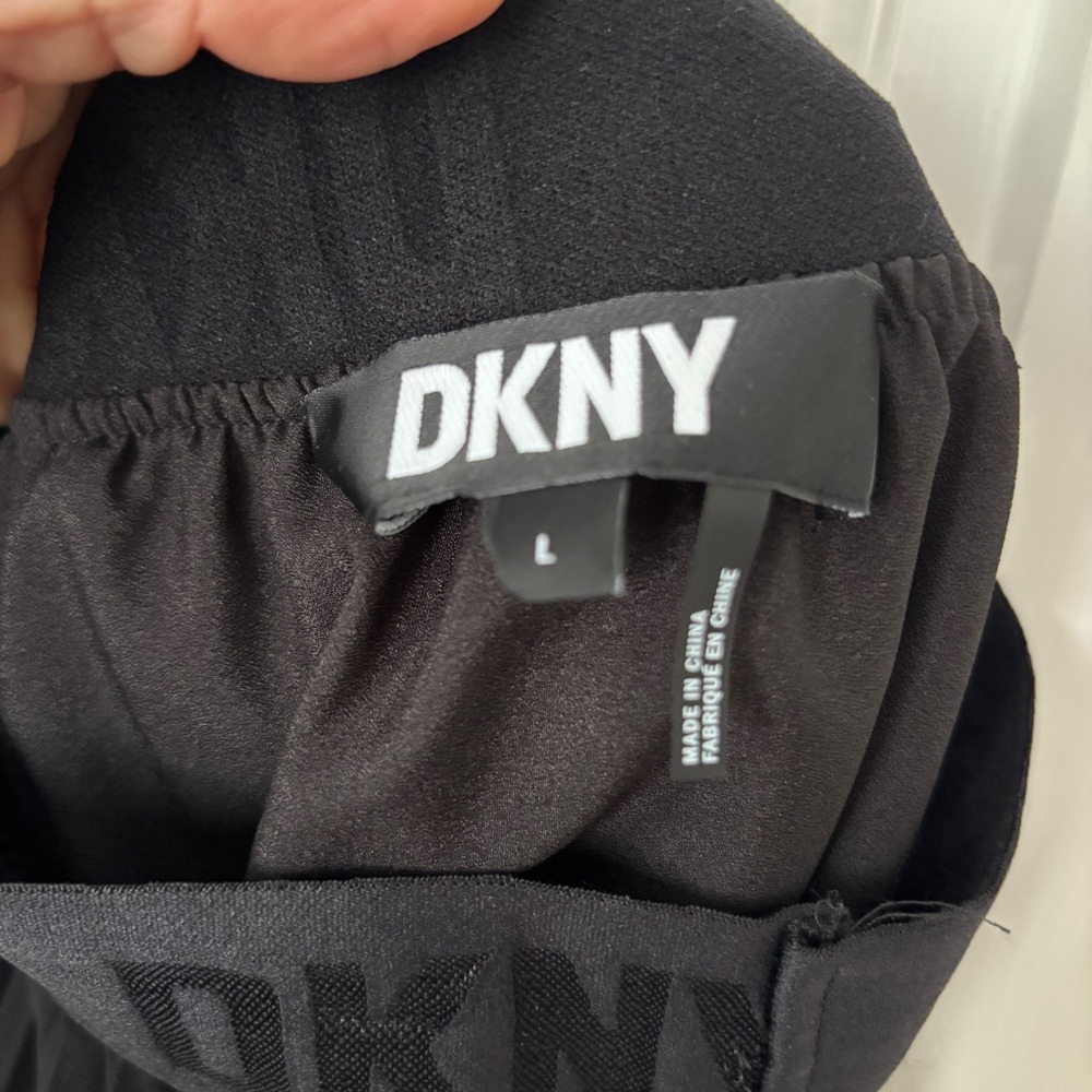 DKNY black sheer pleated skirt - Picture 4 of 10